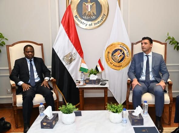 وزير الصناعة يبحث مع سفير كوت ديفوار لدى مصر سبل تعزيز التعاون الصناعي بين البلدين وزيادة الاستثمارات الصناعية المشتركة