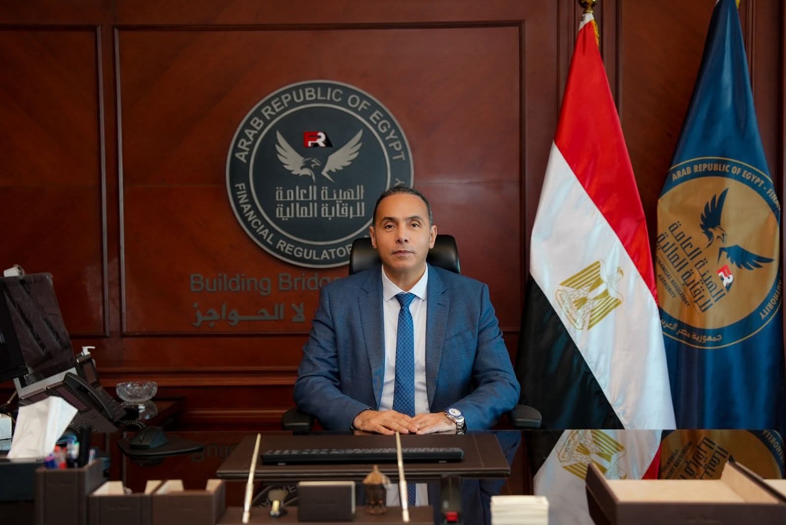 الدكتور إسلام عزام