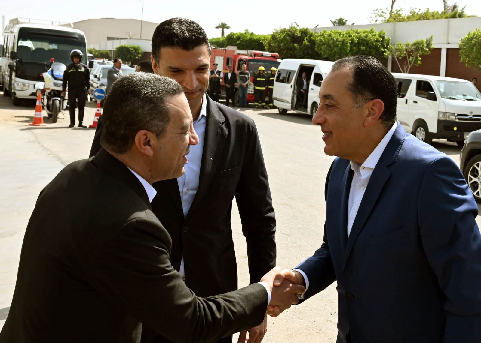 رئيس الوزراء يبدأ جولة موسعة لافتتاح وتفقد عدد من المصانع بمدينتي السادات وأكتوبر