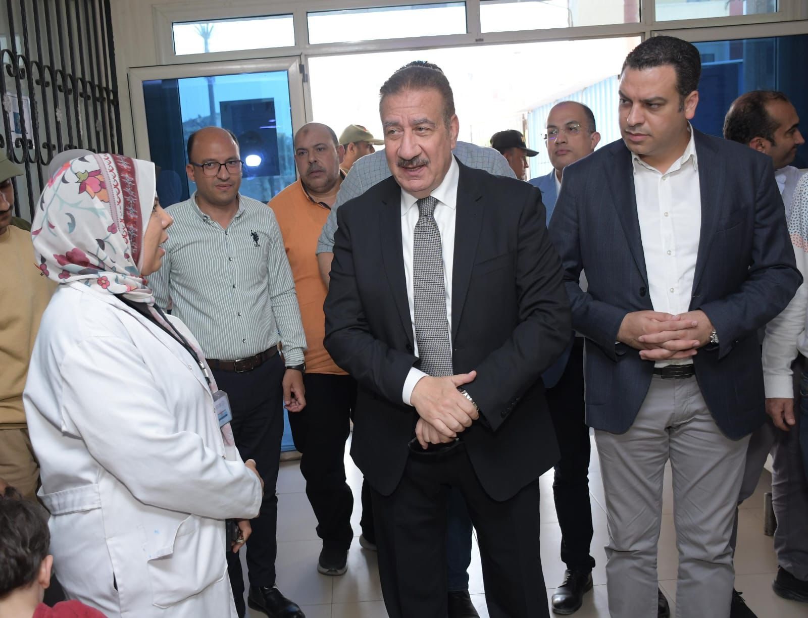 جولة مفاجئة لمحافظ بورسعيد بمركز طب أسرة الجوهرة.