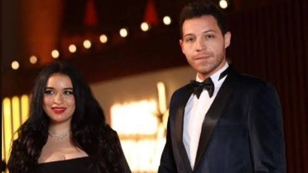 بعد أزمتها مع محمود حجازي.. رنا طارق تصل أمريكا مع نجلها