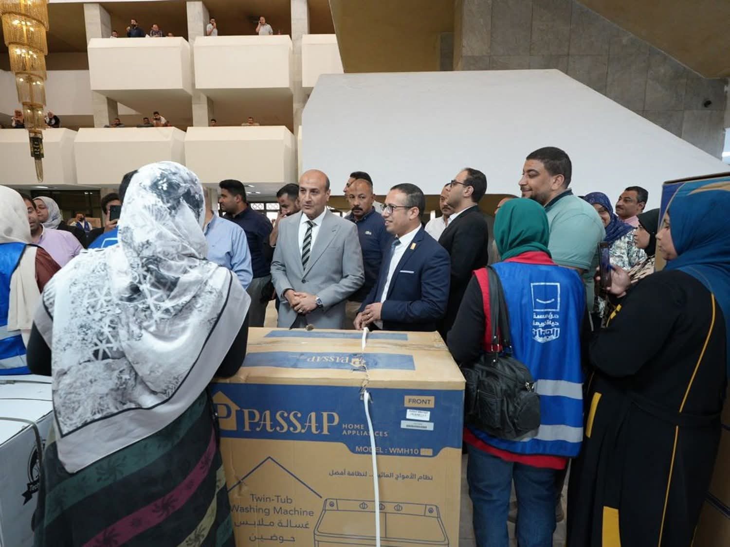 إحتفالية توزيع أجهزة كهربائية وأثاث منزلي وكراسي متحركة