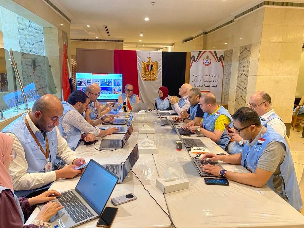 وزير الصحة يتابع جاهزية البعثة الطبية المصرية بالسعودية لخدمة الحجاج على مدار الساعة