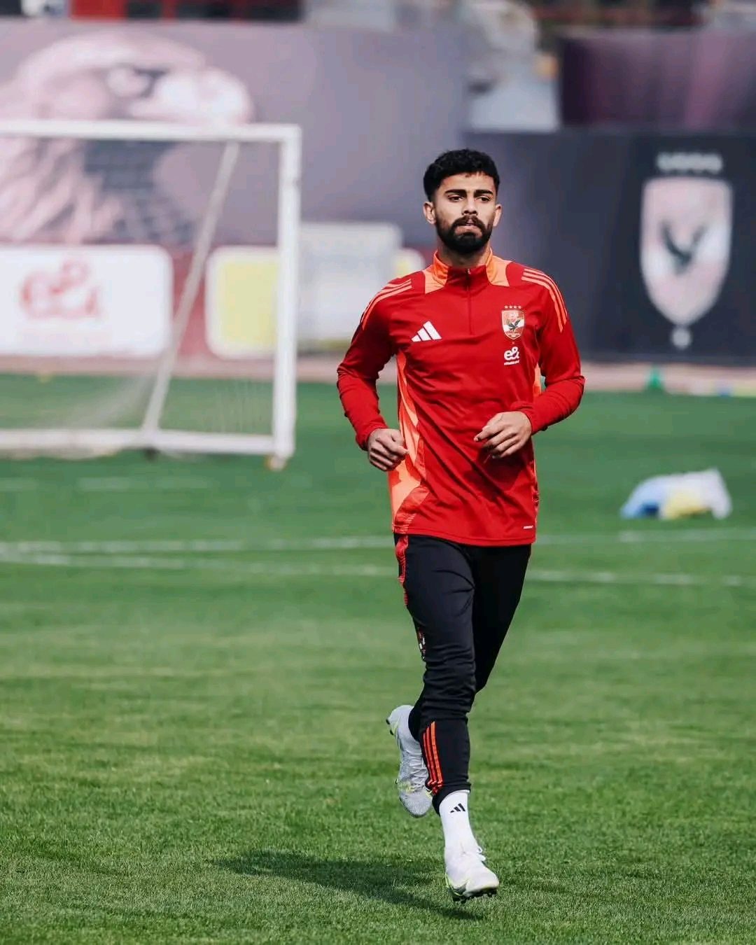 الأهلي يسترد جوكره.. عودة أحمد رضا للقلعة الحمراء رسمياً بالموسم الجديد