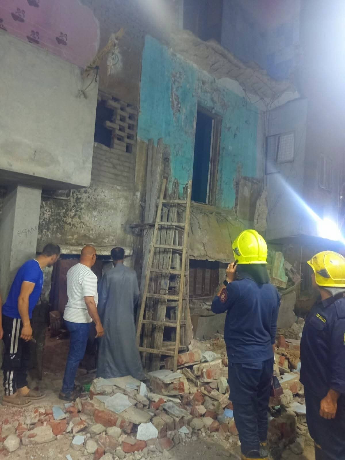 سقوط شرفتينا بحي المنيرة الغربية