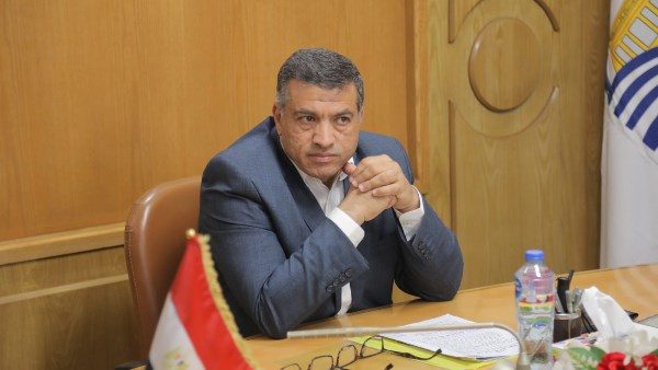 محافظ قنا