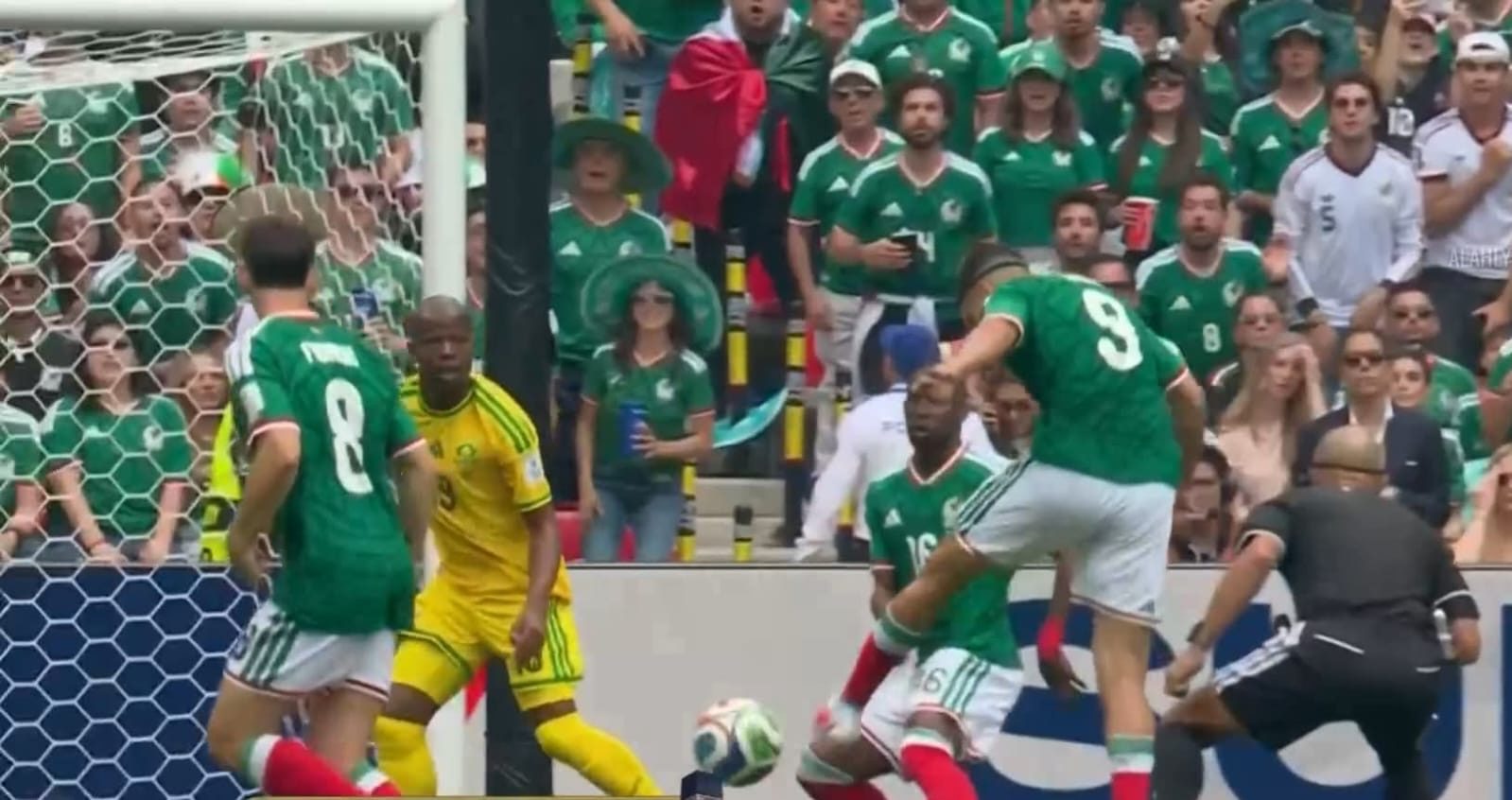 المكسيك وجنوب أفريقيا