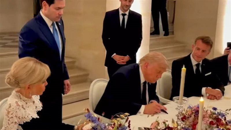 ترامب يوقع على الاتفاق مع طهران