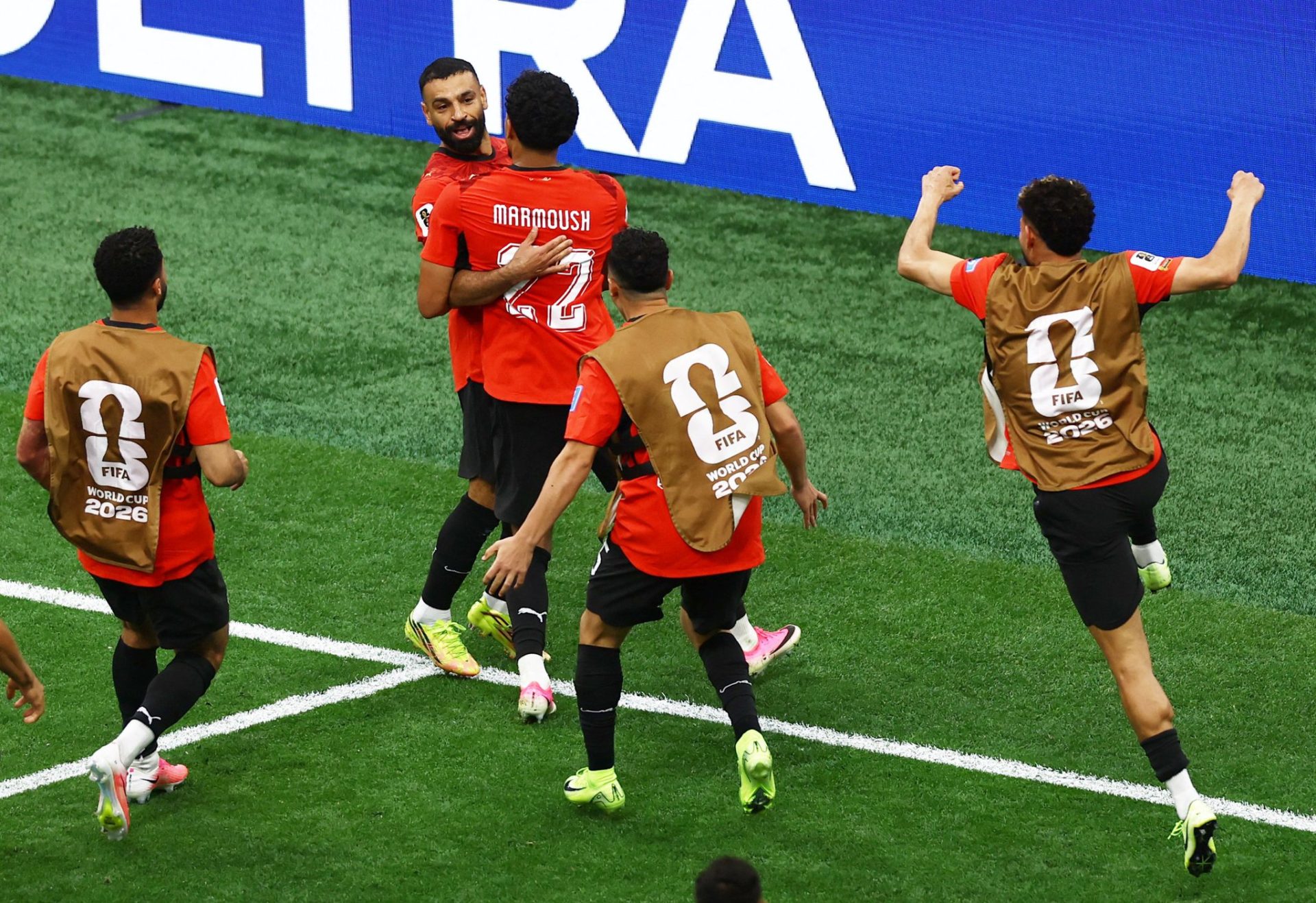 احنفال لاعبي مصر بالهدف الثالث