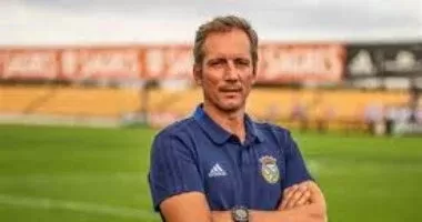 الزمالك يفاوض ألكسندر سانتوس لخلافة الجهاز الفني.. و70 ألف دولار راتباً شهرياً