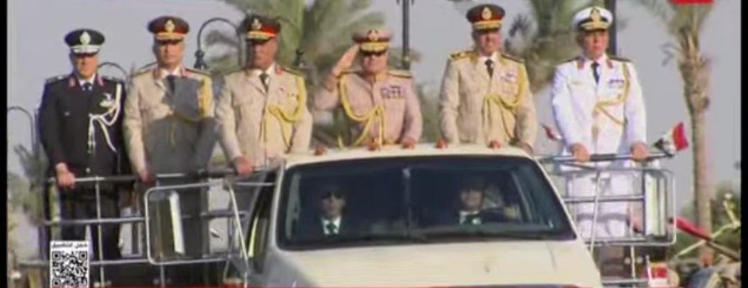 الرئيس السيسي بالزي العسكري خلال افتتاح القيادة الاستراتيجية للدولة «الأوكتاجون»