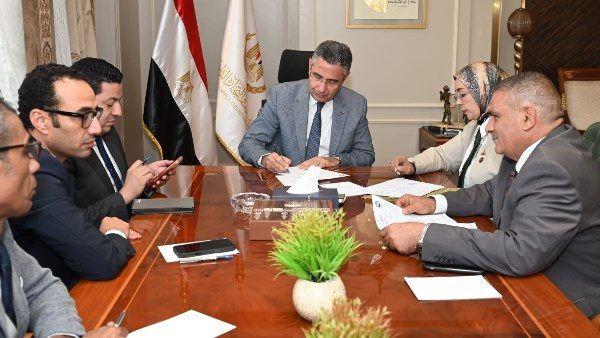 الدكتور شريف فاروق