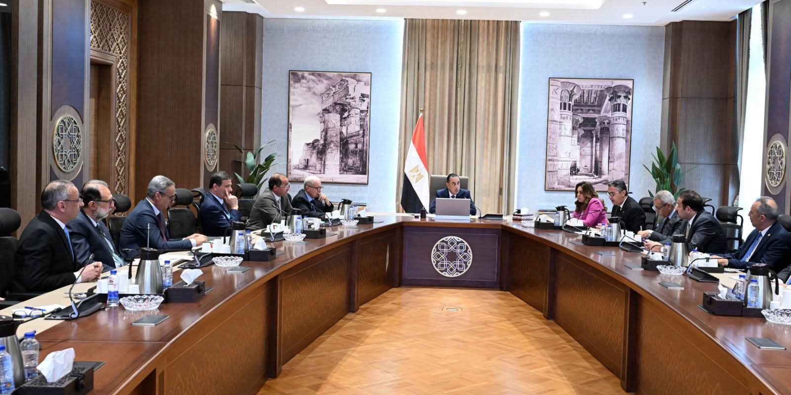 تنفيذاً لتكليفات الرئيس.. مدبولي يستعرض خطوات إعداد برنامج وطني لاستقرار أسعار السلع وخفض الأعباء المعيشية