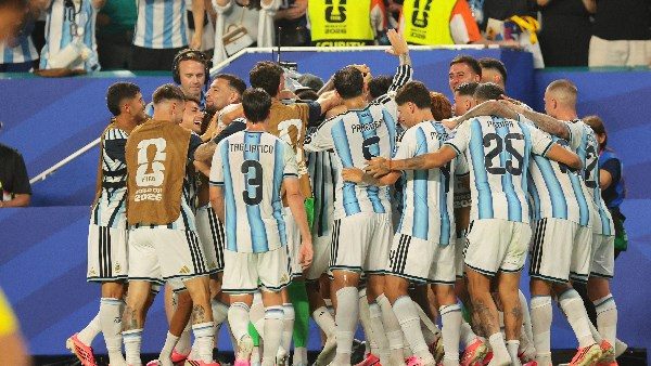 سكالوني يعلن تشكيل الأرجنتين لمواجهة إنجلترا في نصف نهائي كأس العالم