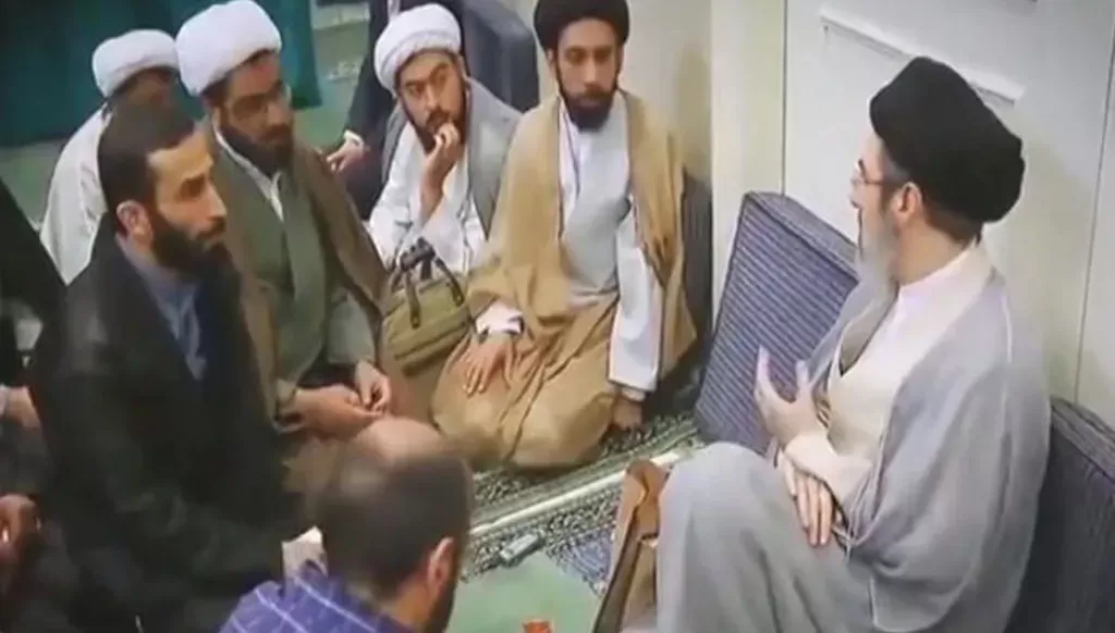 أول ظهور لمجتبى خامنئي