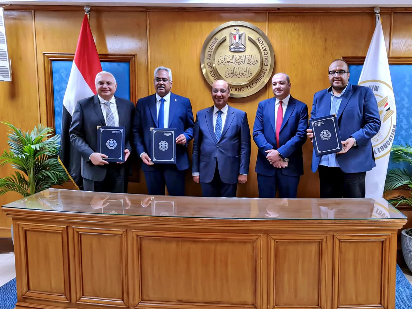محافظ سوهاج يعلن تشغيل مدرسة مياه الشرب والصرف الصحي للتكنولوجيا التطبيقية بحي الكوثر.. الدراسة تبدأ بـ75 طالبًا من 6 محافظات