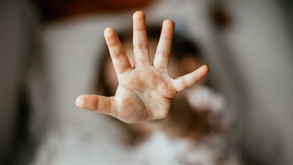 بلاغ يتهم فرد أمن بكمبوند شهير في الشيخ زايد بالتحرش بابنة إعلامية