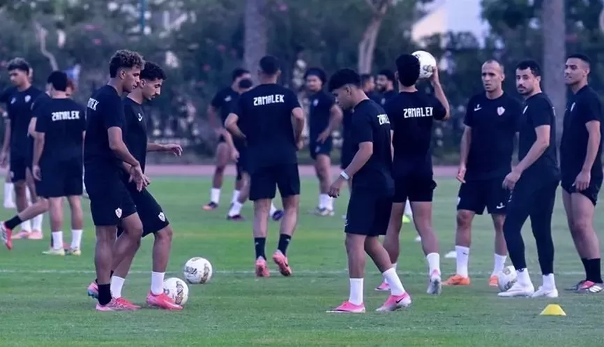 بعثة الزمالك تصل ستاد القاهرة.. ومعتمد جمال يعقد محاضرة أخيرة قبل مواجهة الاتحاد