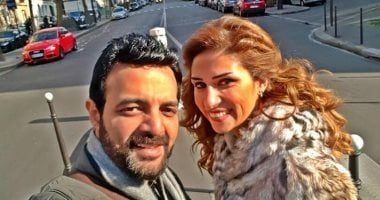 عمرو محمود ياسين وزوجته