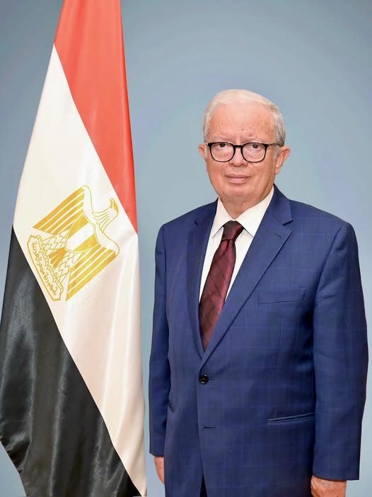 الدكتور حسين عيسى