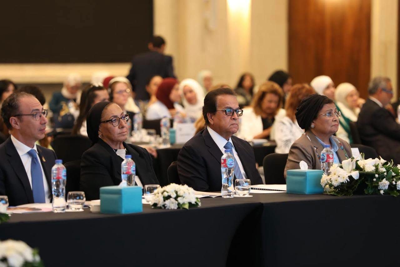 الدكتور خالد عبدالغفار وزير الصحة والسكان
