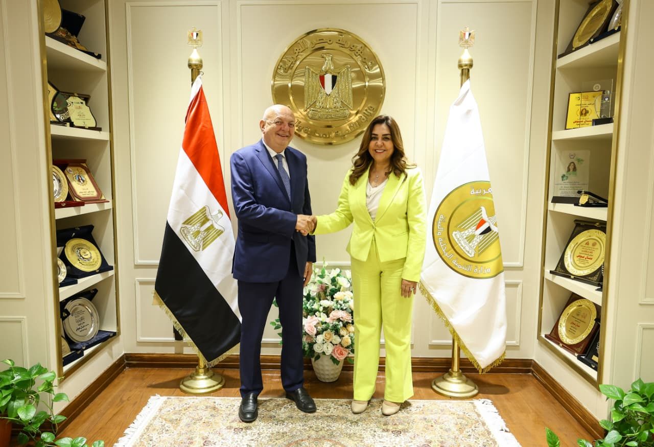 وزيرة التنمية المحلية والبيئة ووزير البيئة و الطاقة الإيطالي