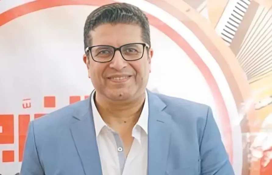 الكاتب أيمن سلامة
