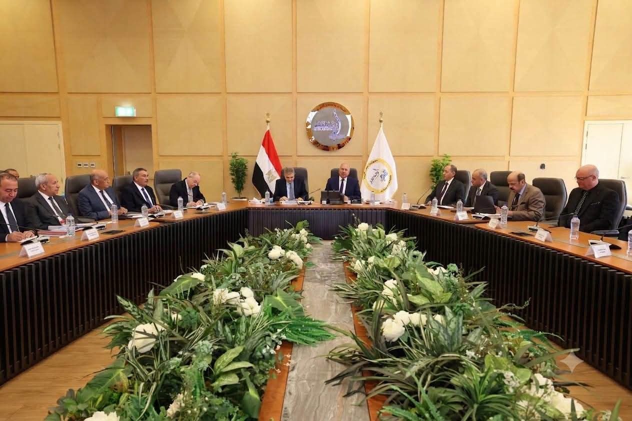 خلال الاجتماع