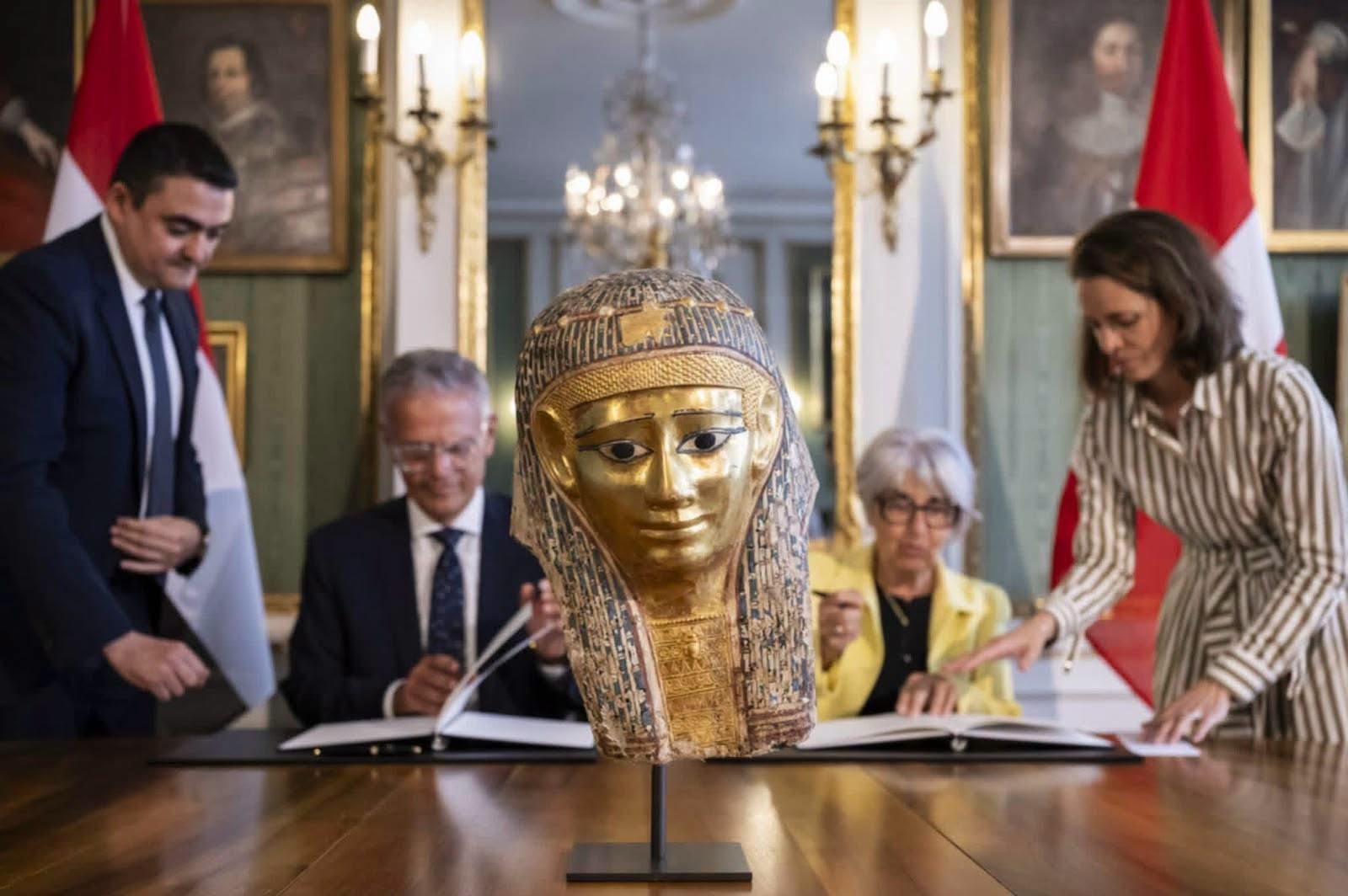 مصر تنجح في استرداد قناع ذهبي أثري من سويسرا