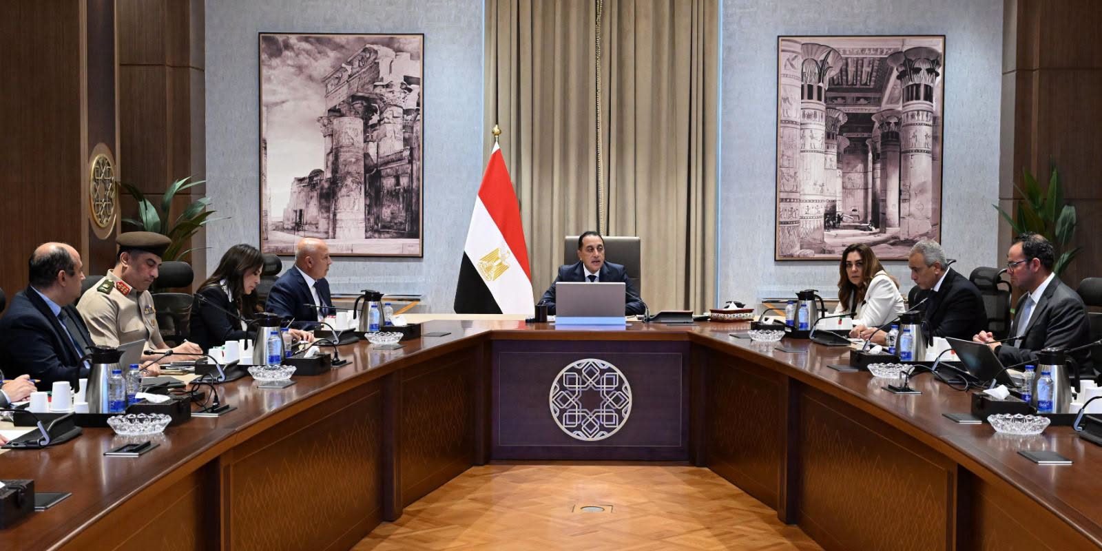 استعدادًا لمؤتمر أكتوبر المقبل.. مدبولي يجتمع بوزراء النقل والتنمية المحلية والإسكان ومساعد رئيس الهيئة الهندسية للقوات المسلحة
