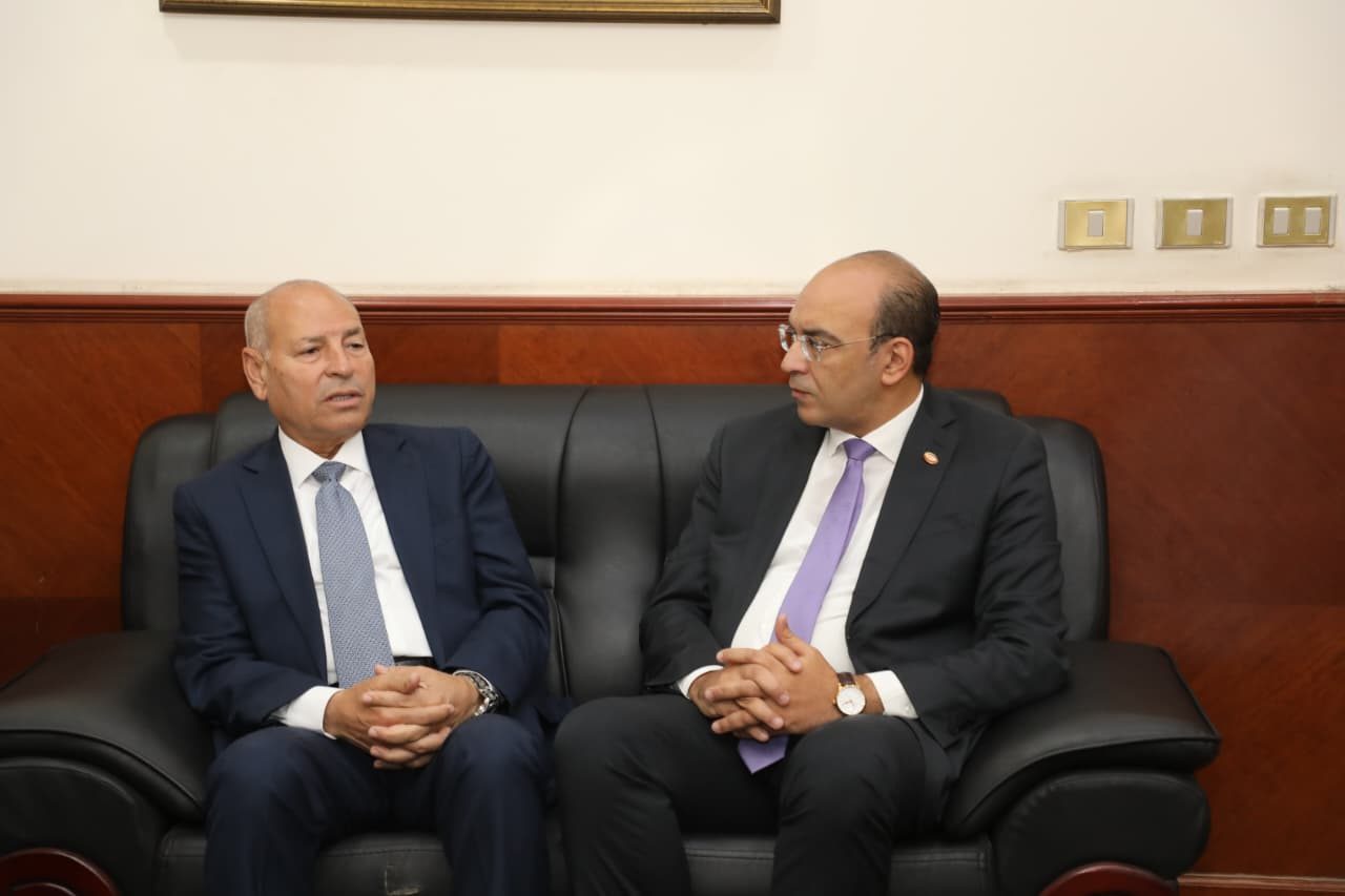 زاره بمكتبه.. محافظ القاهرة  يهنئ الدكتور تامر مدكور لتوليه رئاسة الهيئة العامة للتأمين الصحي