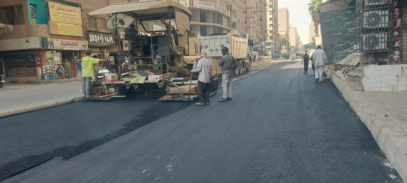 محافظ الجيزة يتابع أعمال تطوير ورفع كفاءة ورصف شارع ناهيا بحي بولاق الدكرور