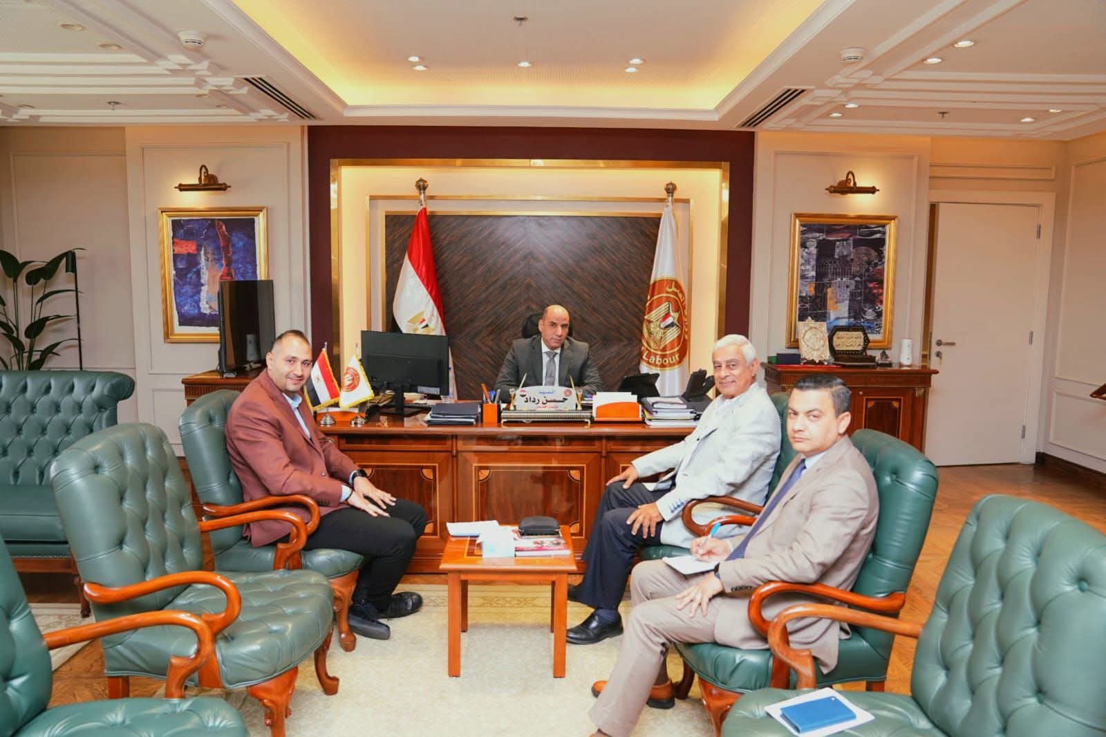 وزارة العمل تعلن بدء مقابلات 550 فرصة عمل بالصعيد بالتعاون مع "النساجون الشرقيون"