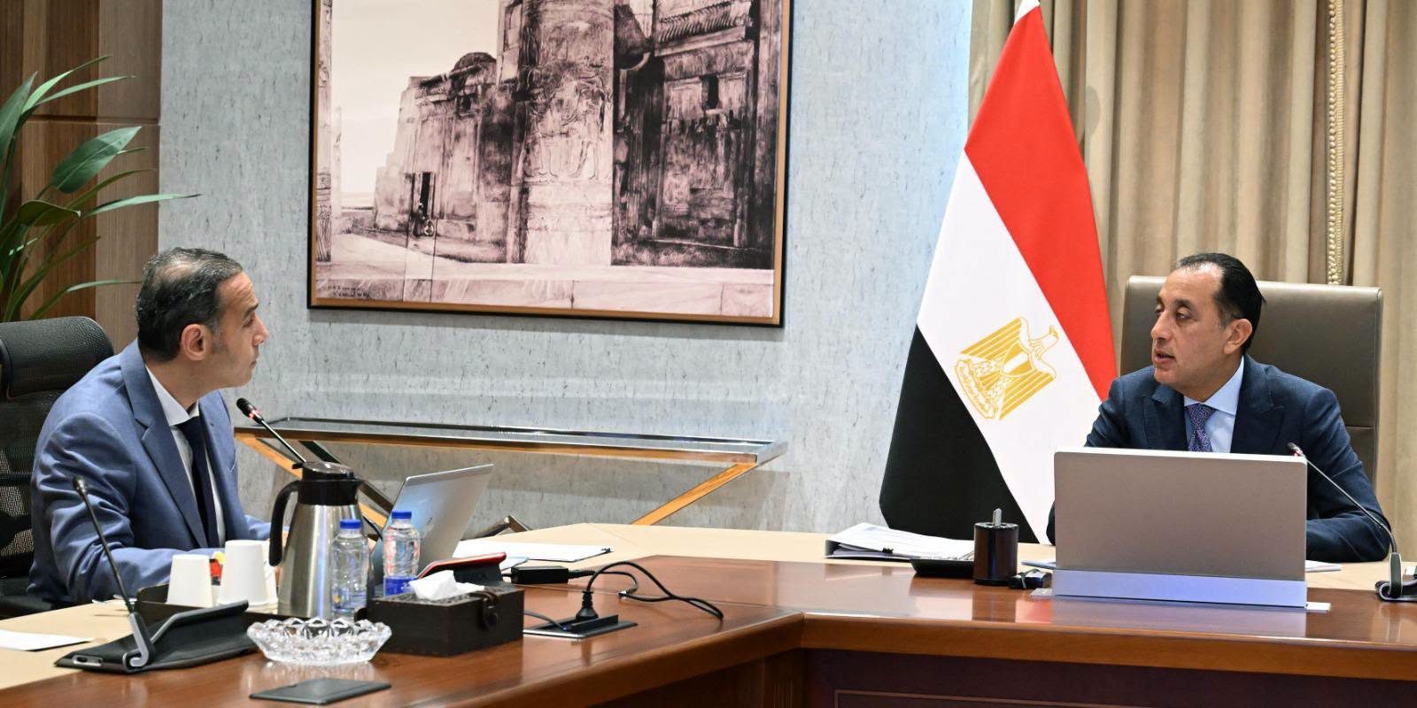 رئيس الوزراء يبحث مستجدات الأنشطة المالية غير المصرفية والجهود المبذولة لتعزيز إسهامها في الاقتصاد الوطني