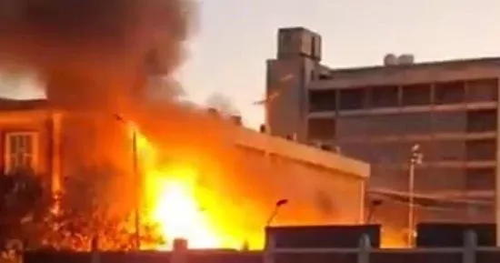 إصابة 4 أشخاص باختناق بحريق داخل مصنع مجمدات بالعاشر من رمضان