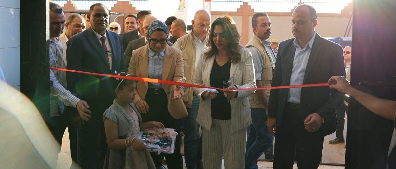 منال عوض وحنان مجدي تضعان حجر الأساس لمشروع تطوير بحيرة موط والغابة الشجرية بالداخلة
