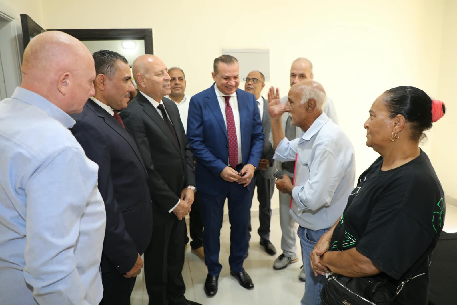 توزيع عقود الوحدات السكنية على المستفيدين من مشروع «روضة السيدة ٢»، بمنطقة الطيبى