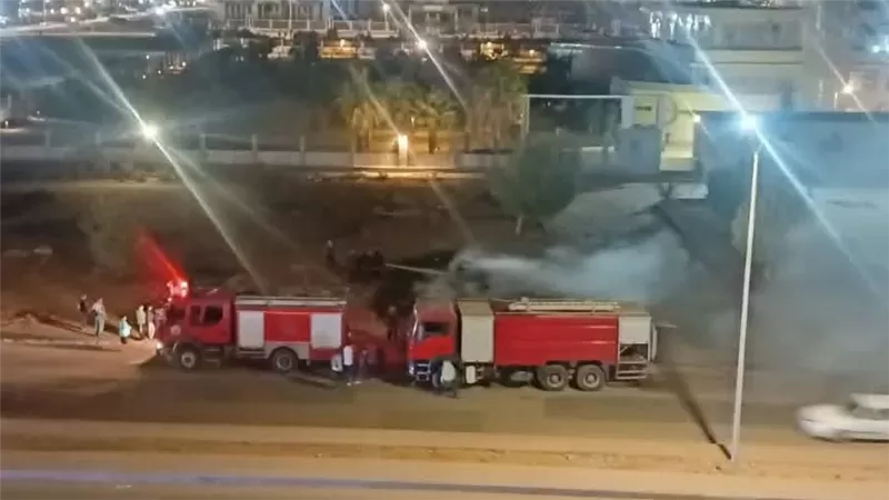 حريق أمام مستشفى ذوي الاحتياجات الخاصة بالعاشر من رمضان بعد اشتعال أشجار مقطوعة