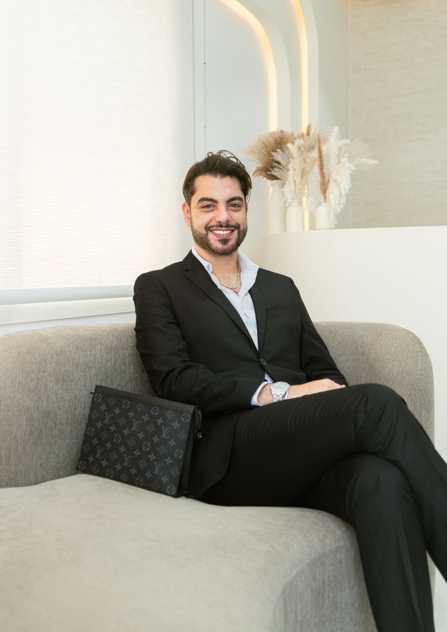 الدكتور دودو مصاروة أخصائي التريكولوجيا المتخصص في دراسة الشعر وفروة الرأس
