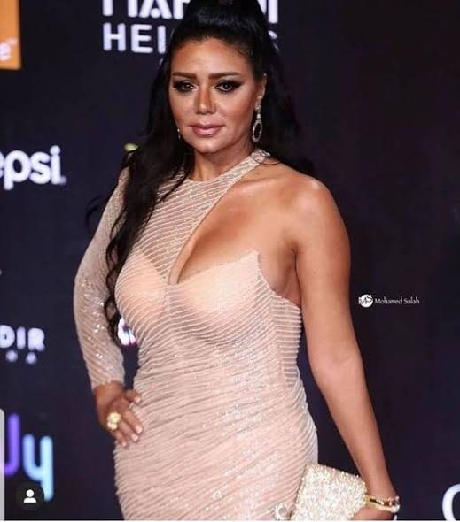 رانيا يوسف تفتح قلبها وتكشف تفاصيل علاقتها بزوجها: عرفته من سنين