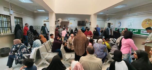 رئيس الوزراء يستعرض نتائج قافلة طبية شاملة نظمتها اللجنة الطبية العليا والاستغاثات بمجلس الوزراء بمنطقة غرب المطار بالجيزة