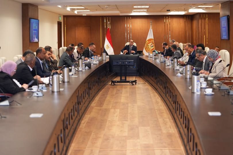 لدعم وتطوير المنظومة.. وزير العمل يدعو لتشكيل لجان نوعية متخصصة لدراسة مختلف الملفات والقضايا العمالية