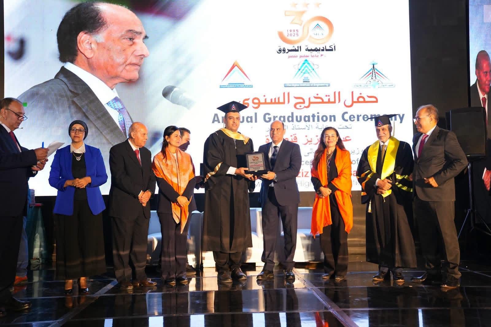 وزير العمل يشهد حفل التخرج السنوي لأكاديمية الشروق ويوجه رسالة للخريجين: كفاءتكم ومهاراتكم سر نجاحكم في سوق العمل