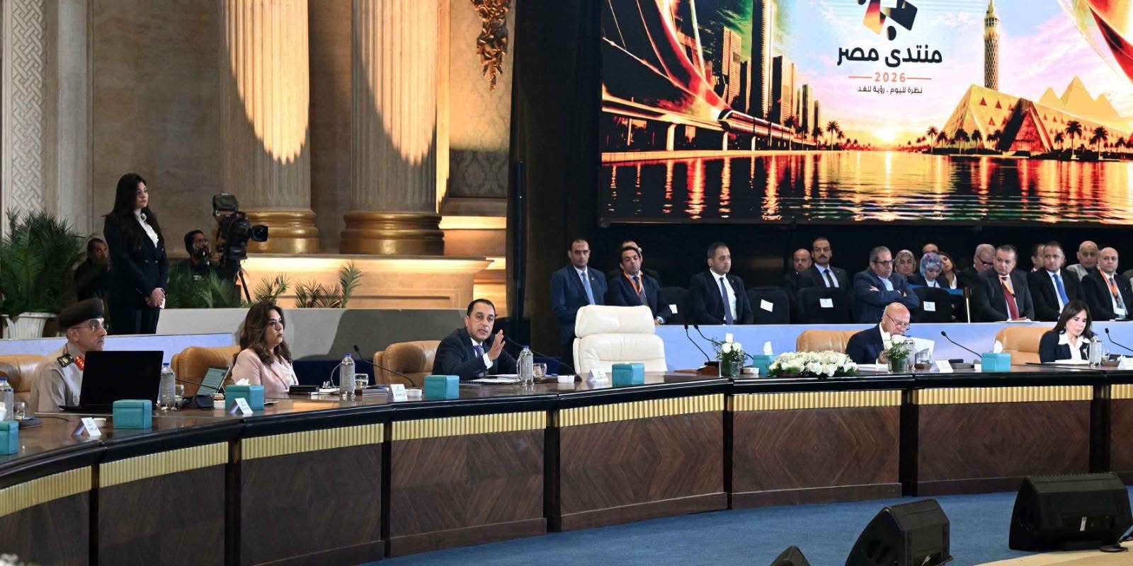 هل جاء تركيز الدولة على إنشاء المدن الجديدة على حساب تحسين الخدمات بالمدن القائمة؟.. رئيس الوزراء يجيب