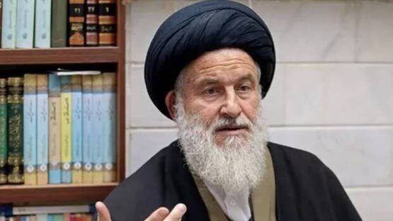 رجل دين إيراني يهدد بإطلاق النار