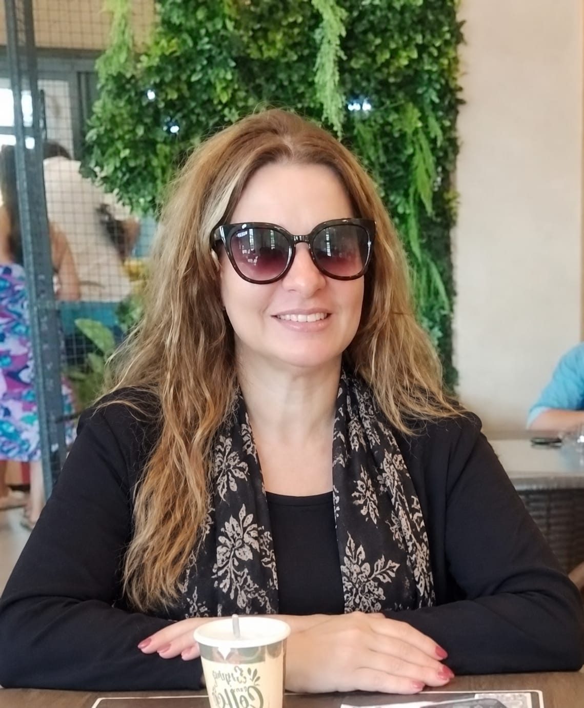 ريم برو محللة لبنانية