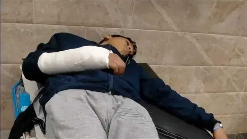استبعاد معلم بأسيوط والتحقيق معه بعد اتهامه بكسر ذراع طالب