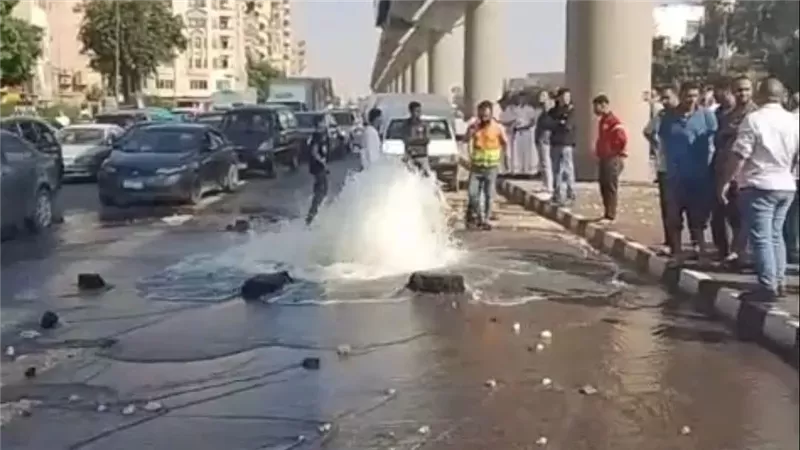 كسر خط مياه بمدينة نصر