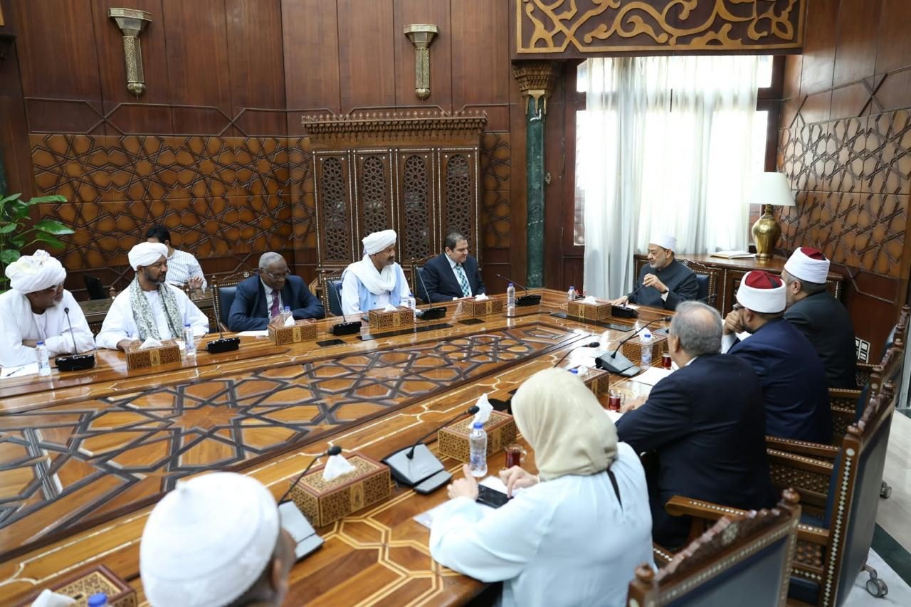 شيخ الأزهر يستقبل وفدًا من شيوخ الطرق الصوفية وقيادات الإدارة الأهلية بالسودان لبحث سبل تعزيز الدعم الأزهري للسودان