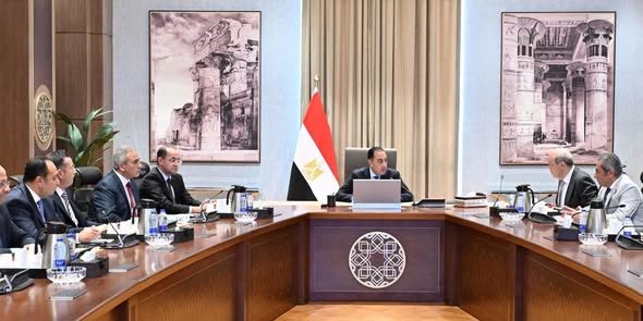 رئيس الوزراء يستعرض مقترحات لتطوير مطار العاصمة الجديدة والمنطقة المحيطة به